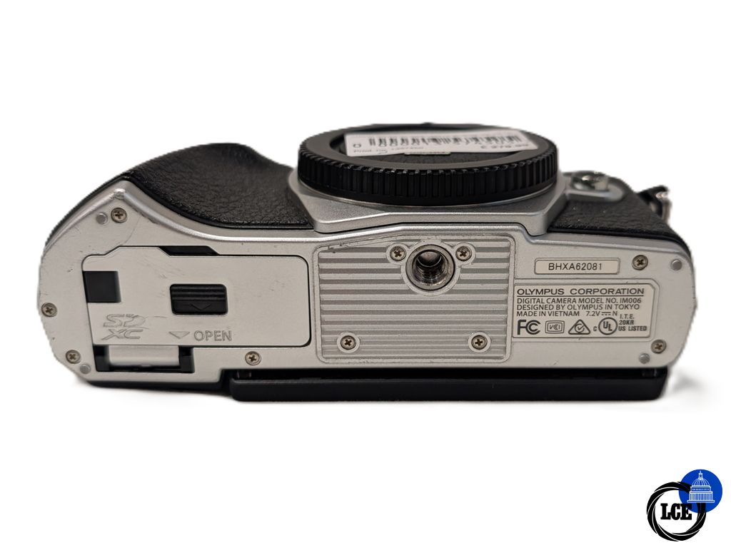 Olympus OM-D E-M10 III Body - 18.7k Shutter Count 