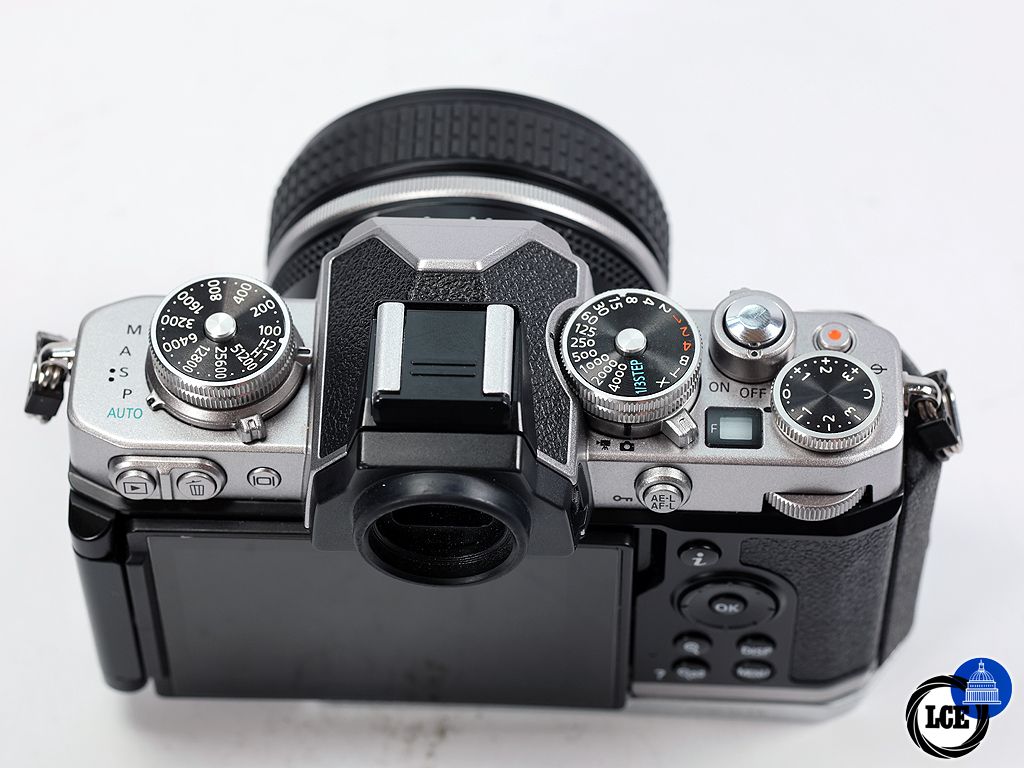 Nikon Zfc + 28mm f/2.8 SC + SmallRig Grip *Boxed* | 1276821