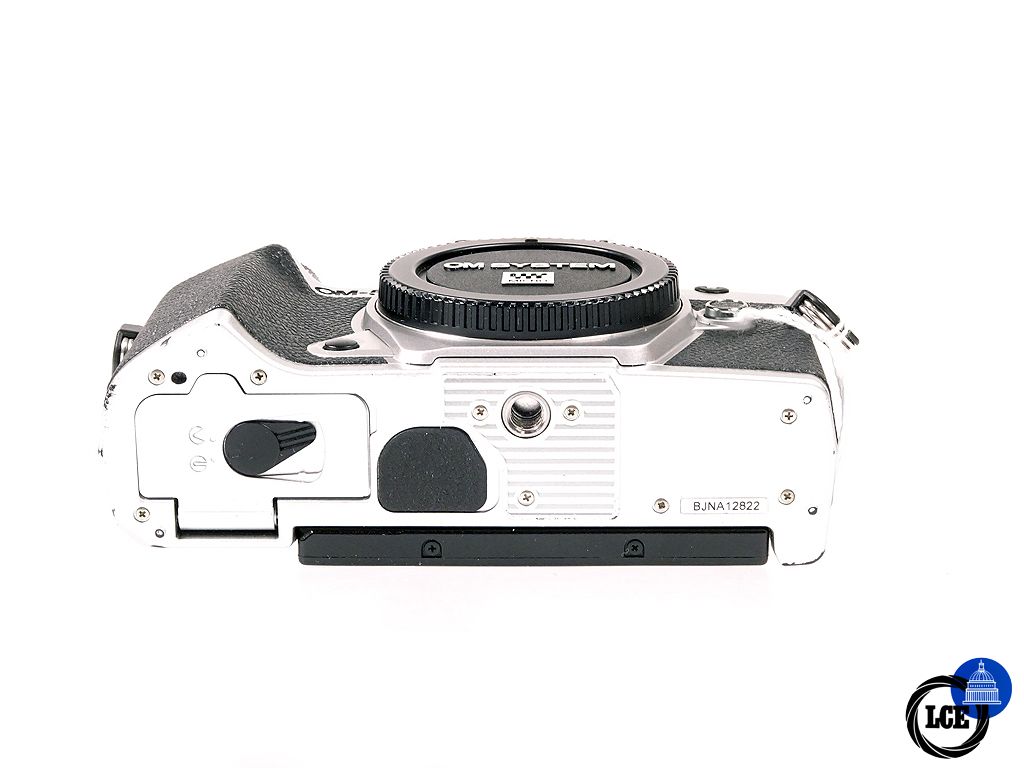 OM SYSTEM OM-5 Silver Body
