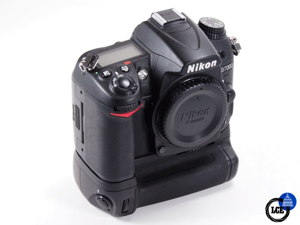 Nikon D7000 & Grip