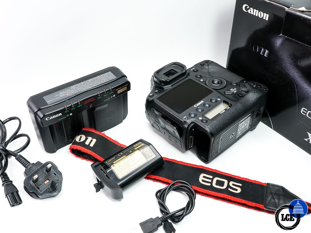 Canon EOS 1D X BODY * BOXED *