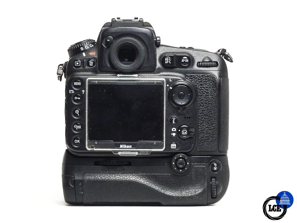 Nikon D810 + MB-D12
