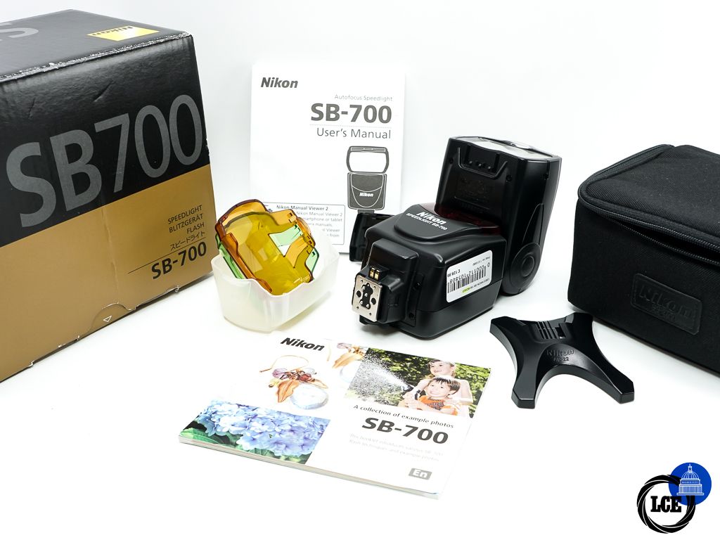 Nikon SB-700 SPEEDLIGHT * BOXED *