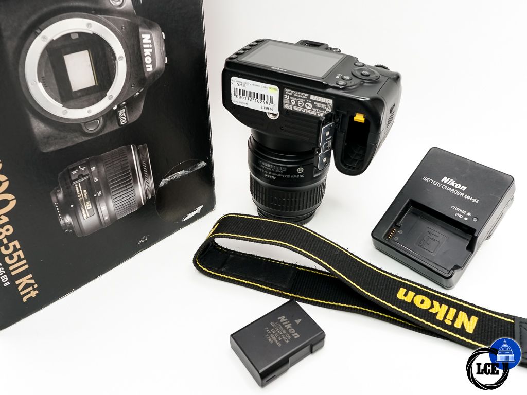 Nikon D3200 + AF-S 18-55mm F3.5-5.6GII ED DX 
