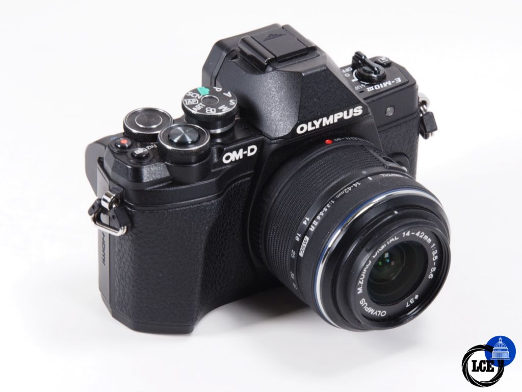 Olympus E-M10 III & 14-42mm