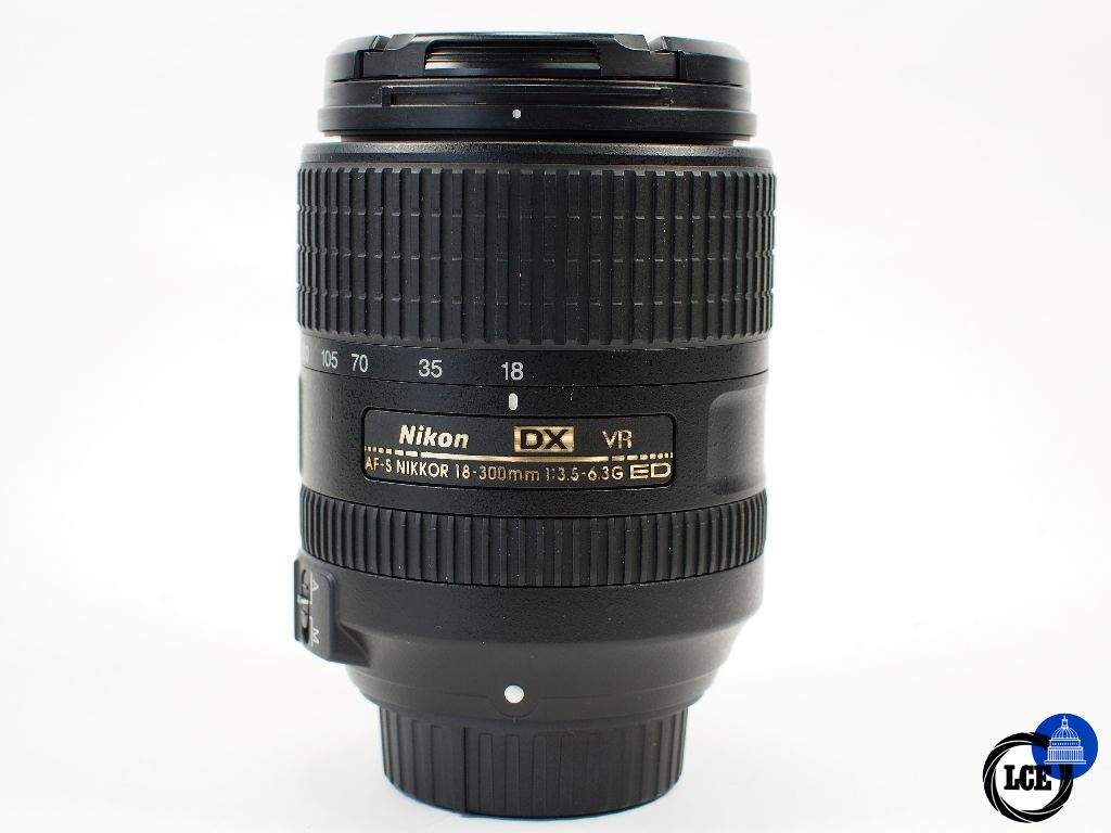 Nikon DX 18-300mm F3.5-5.6 VR