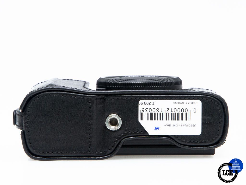 FujiFilm X-M1 Body + Fujifilm Leather Halfcase