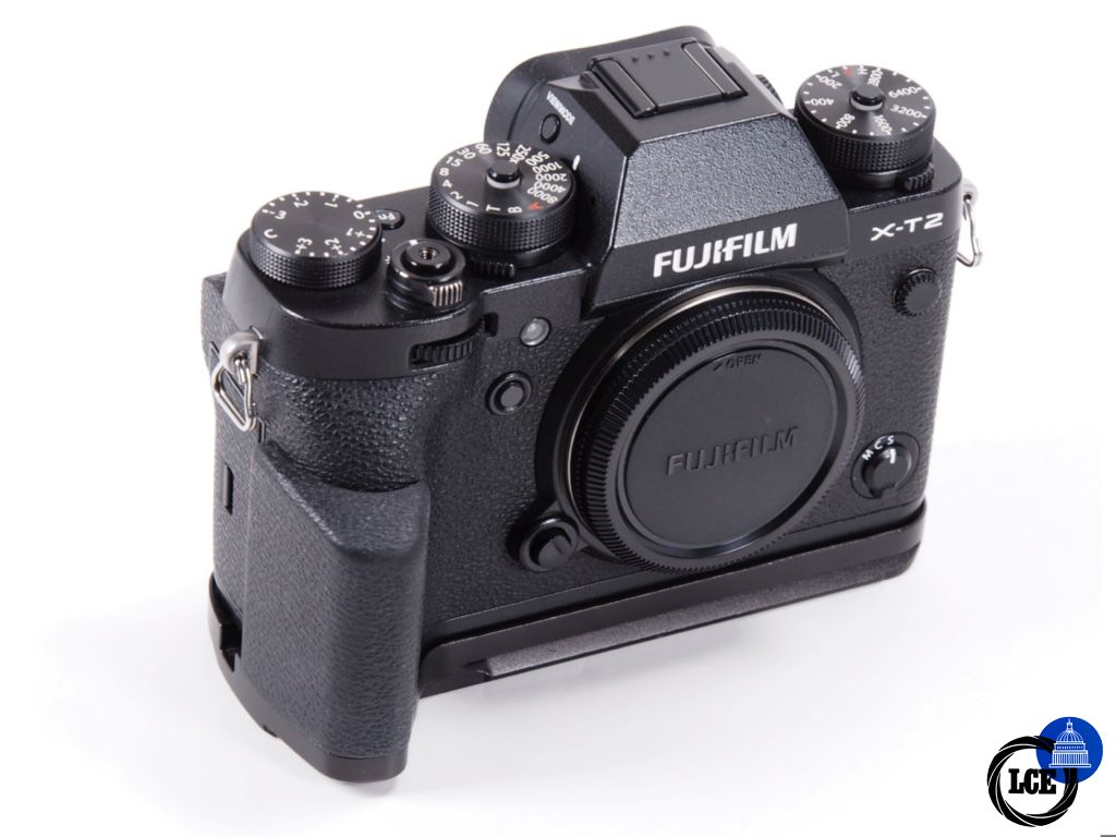 FujiFilm X-T2 & MHG-XT2