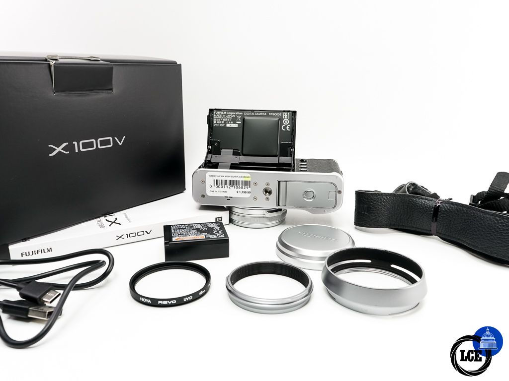 FujiFilm X100V Silver * BOXED / SHUTTER COUNT 2.3K *