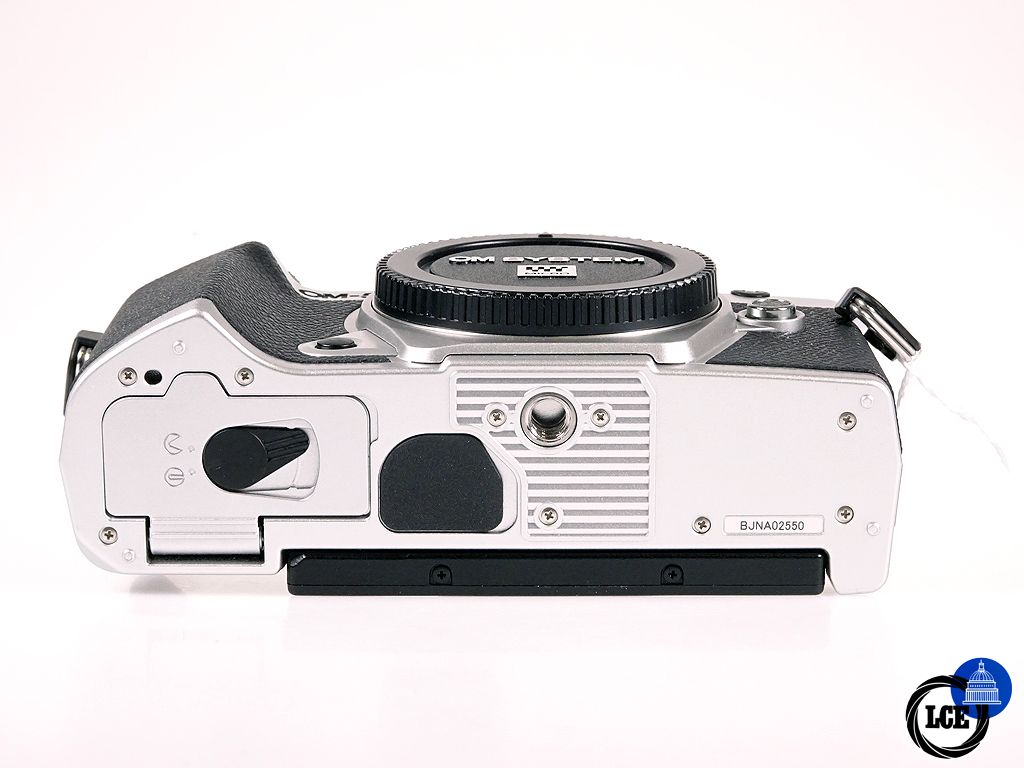 OM SYSTEM OM-5 Body Silver