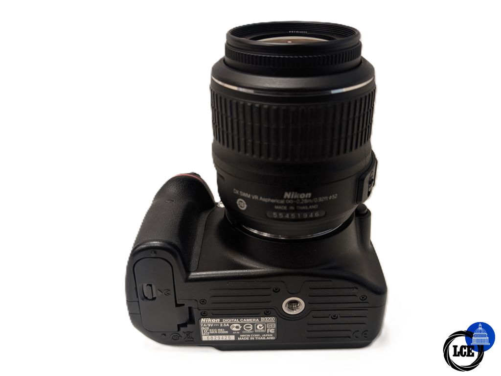 Nikon D3200 + AF-S 18-55mm F3.5-5.6 G DX - Low 4050 Shutter Count!