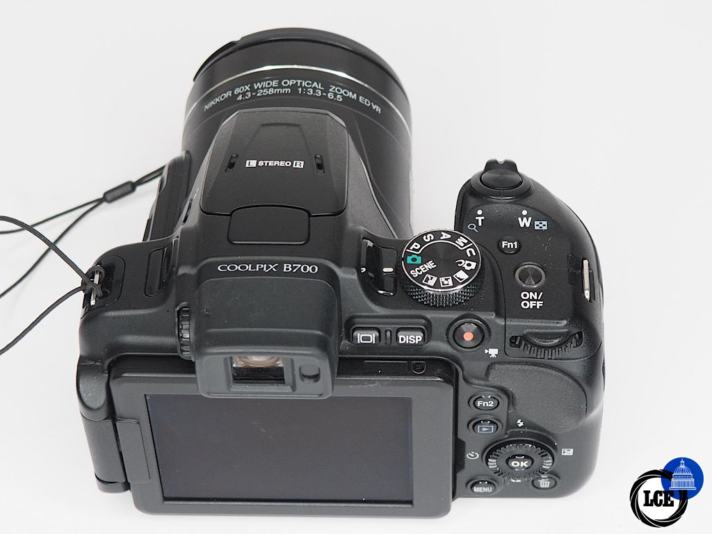 Nikon Coolpix B700