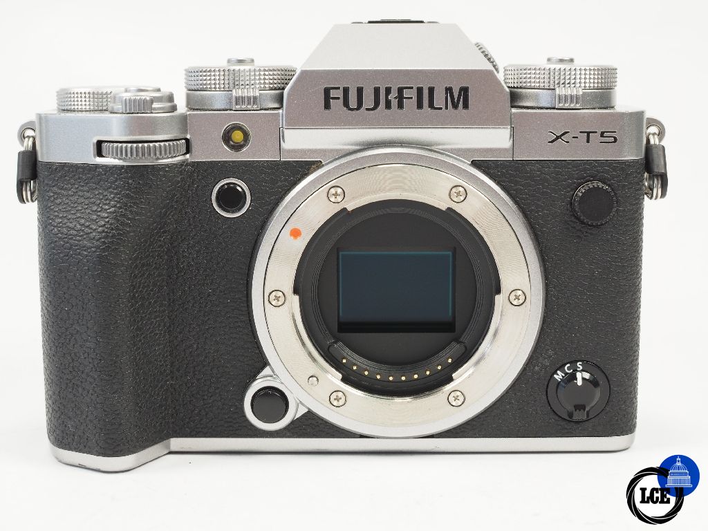 FujiFilm X-T5 