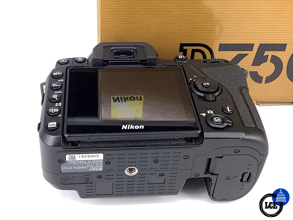 Nikon D7500 *900 Shutter count