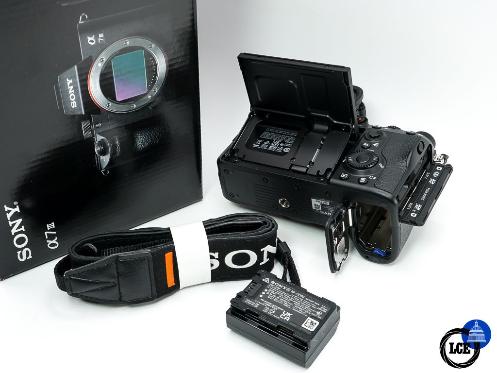 Sony A7 III Body * BOXED & VERY LOW SHUTTER COUNT *