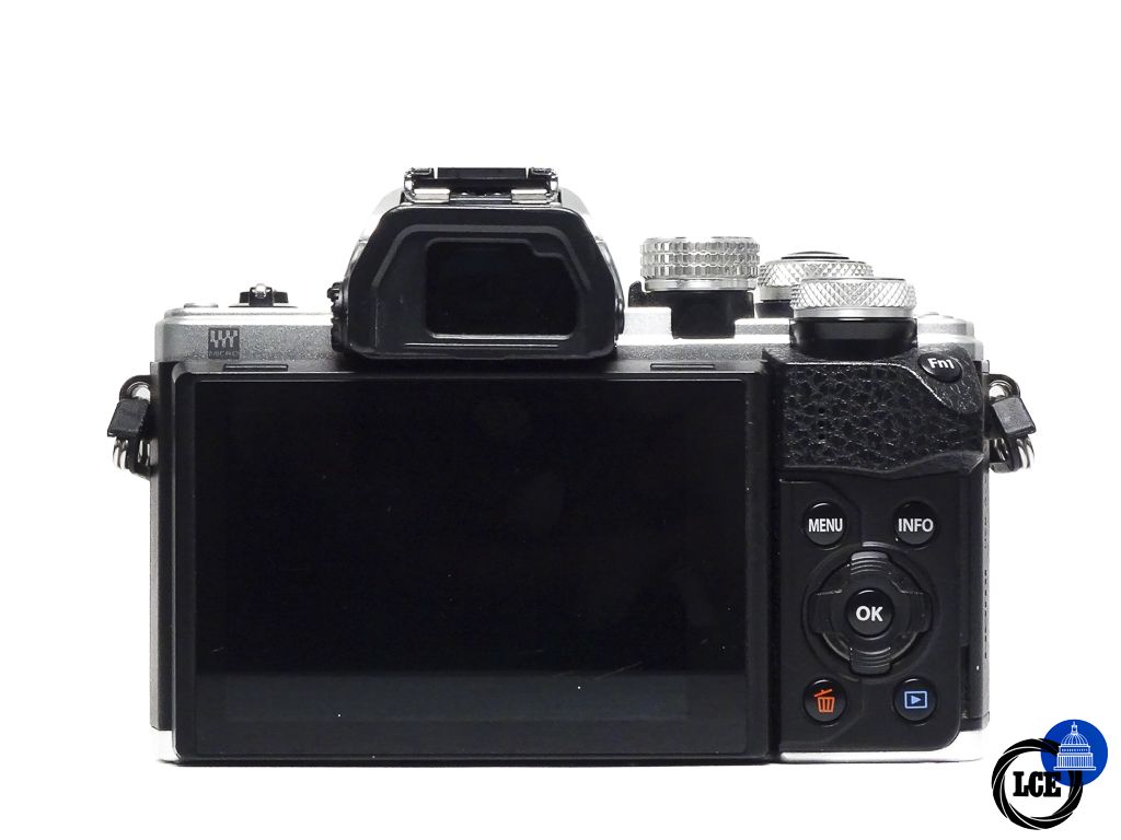 Olympus E-M10 II Silver