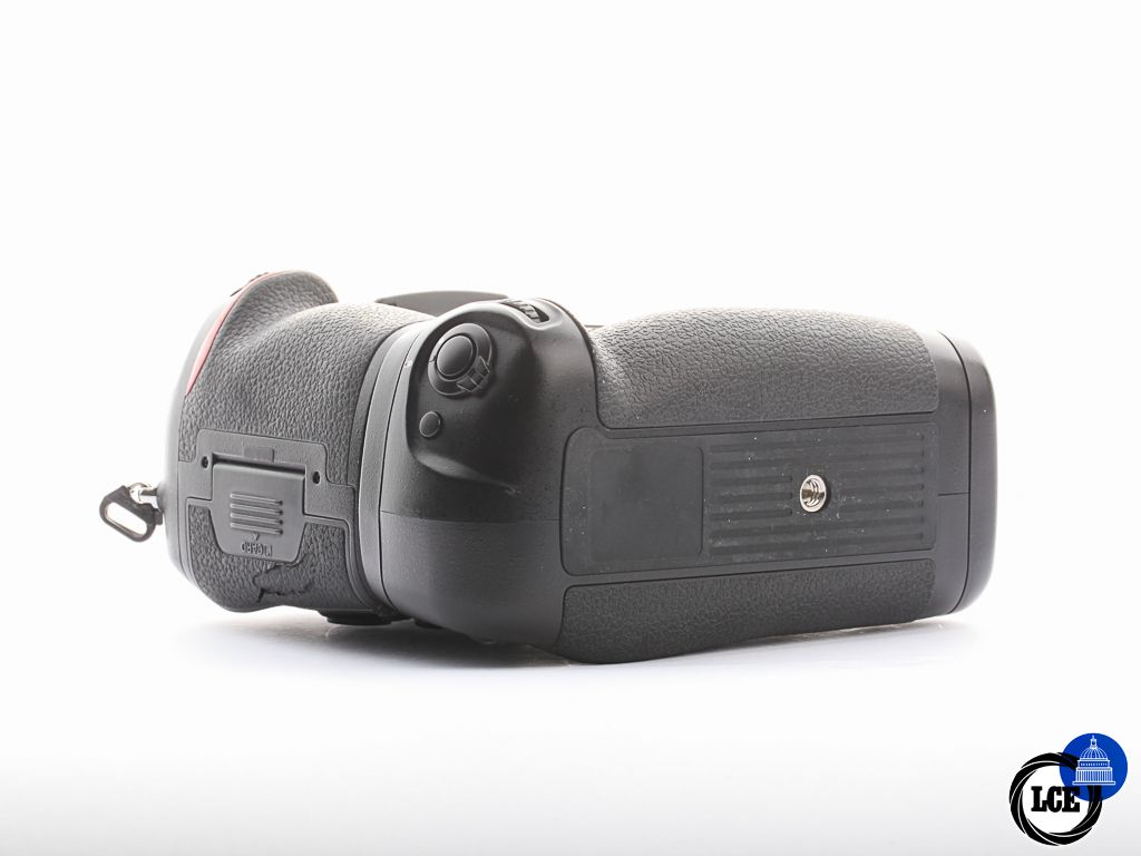 Nikon  D850 Body + Grip [4*]