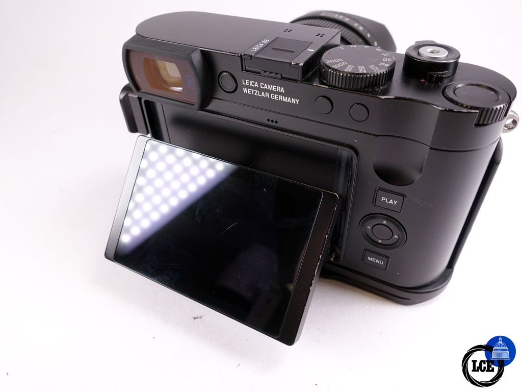 Leica Q3 + Really right stuff grip