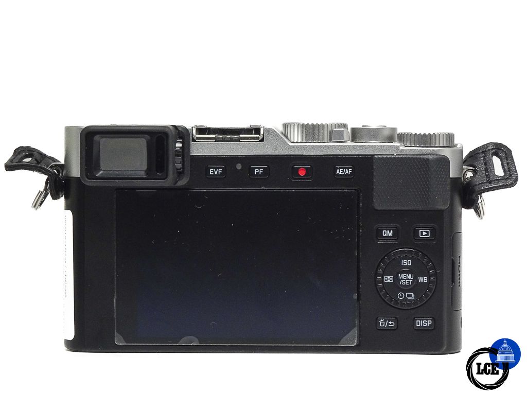 Leica D-Lux 7 Silver + Half-Case
