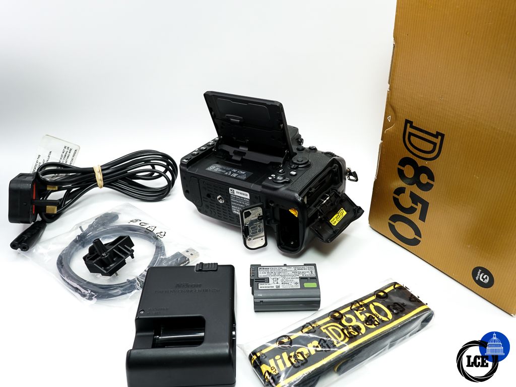 Nikon D850 Body * BOXED *