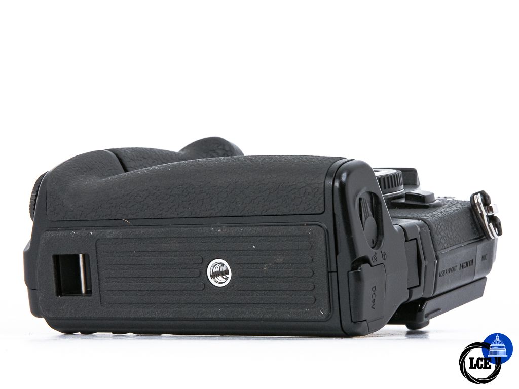 Olympus E-M1 + HLD-7 **47k Shutter Count**