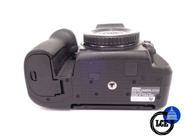 Nikon D7500 BODY *** WOW ONLY 200 SHOTS ***