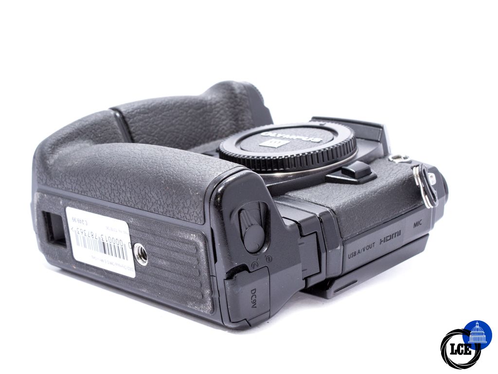 Olympus OM-D E-M1 + Grip