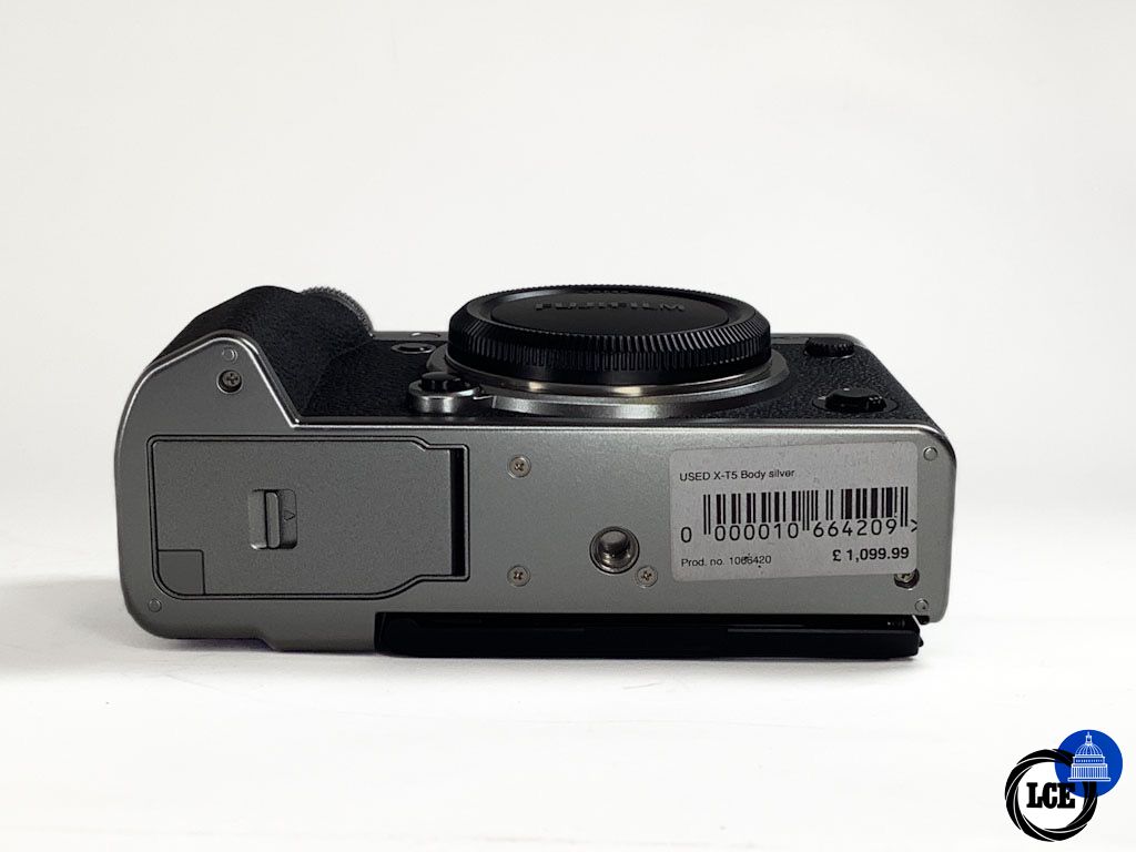 FujiFilm X-T5 Body Silver *shutter count <6300*