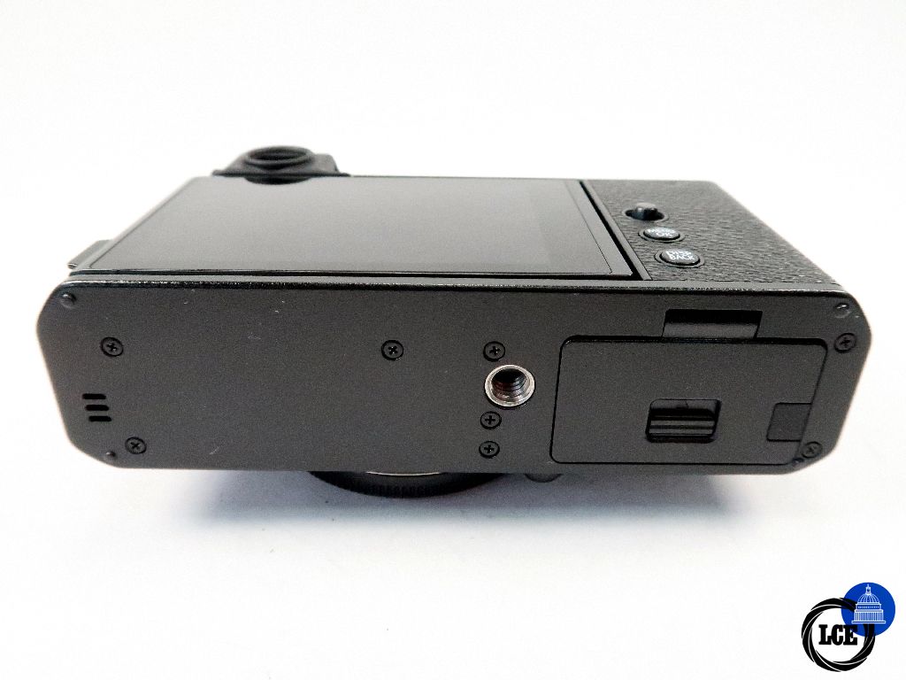 FujiFilm X-E4 body