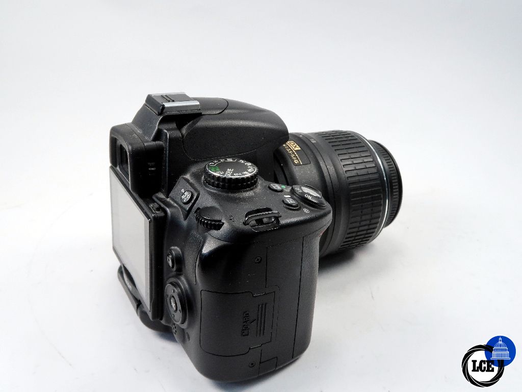 Nikon D5000 + 18-55mm F3.5-5.6