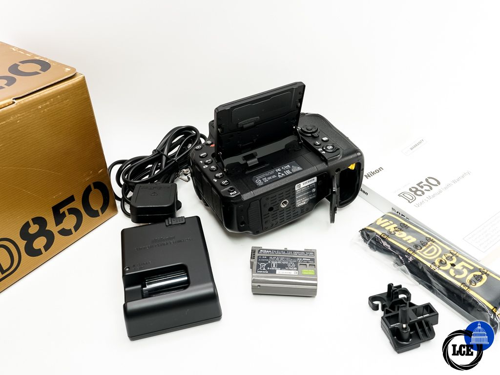 Nikon D850 Body * BOXED *