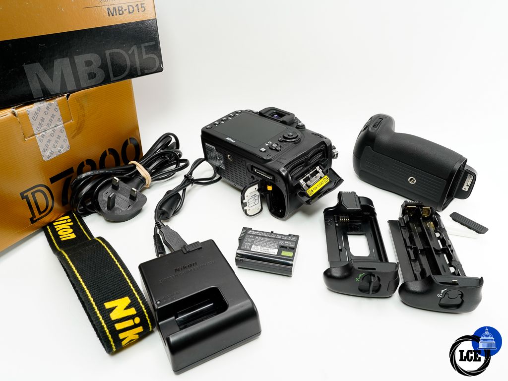 Nikon D7200 + MB-D15 * BOXED *