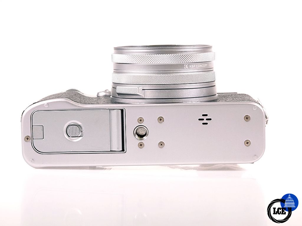 FujiFilm X100V Silver