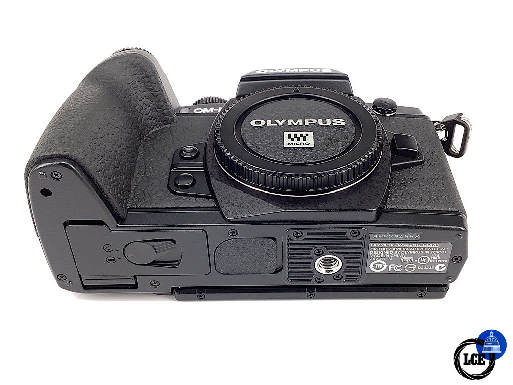 Olympus OM-D E-M1 BODY + HLD-7 Battery Grip *shutter 800*