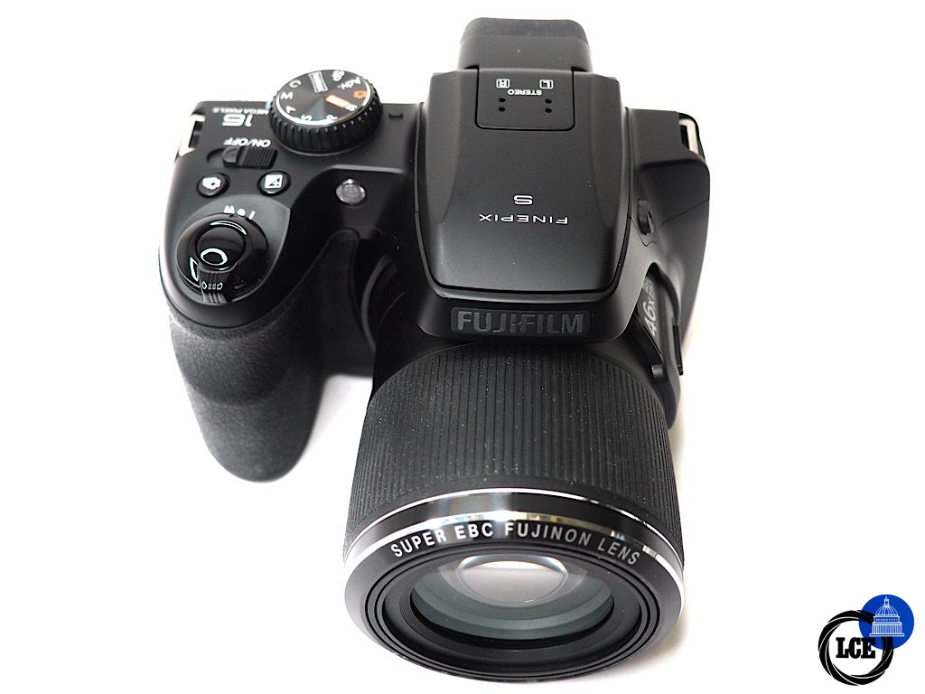 FujiFilm S8500