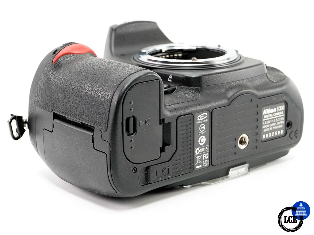 Nikon D300 Body * BOXED / SHUTTER COUNT ON 8K *