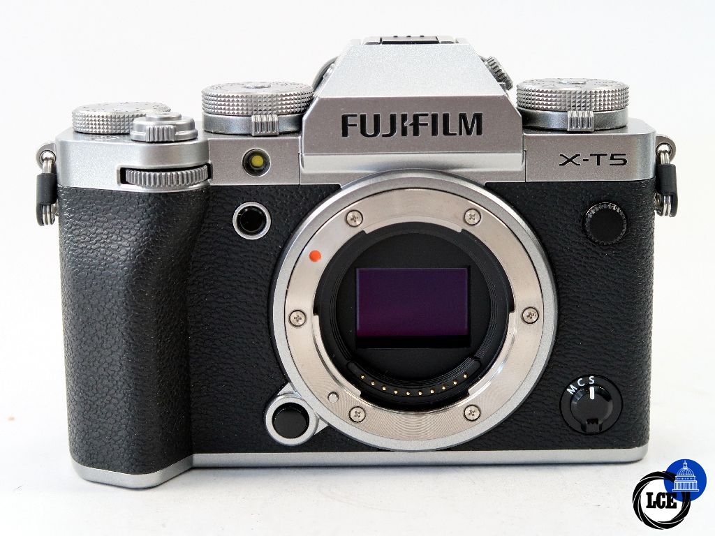 FujiFilm X-T5  Silver  2.6k sc