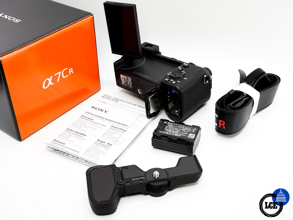 Sony A7CR Body Black * LIKE NEW / SHUTTER COUNT ONLY 194 *