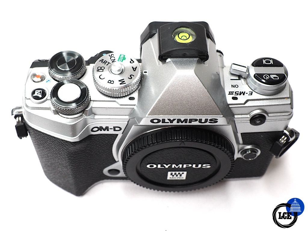 Olympus OM- D E-M5 III