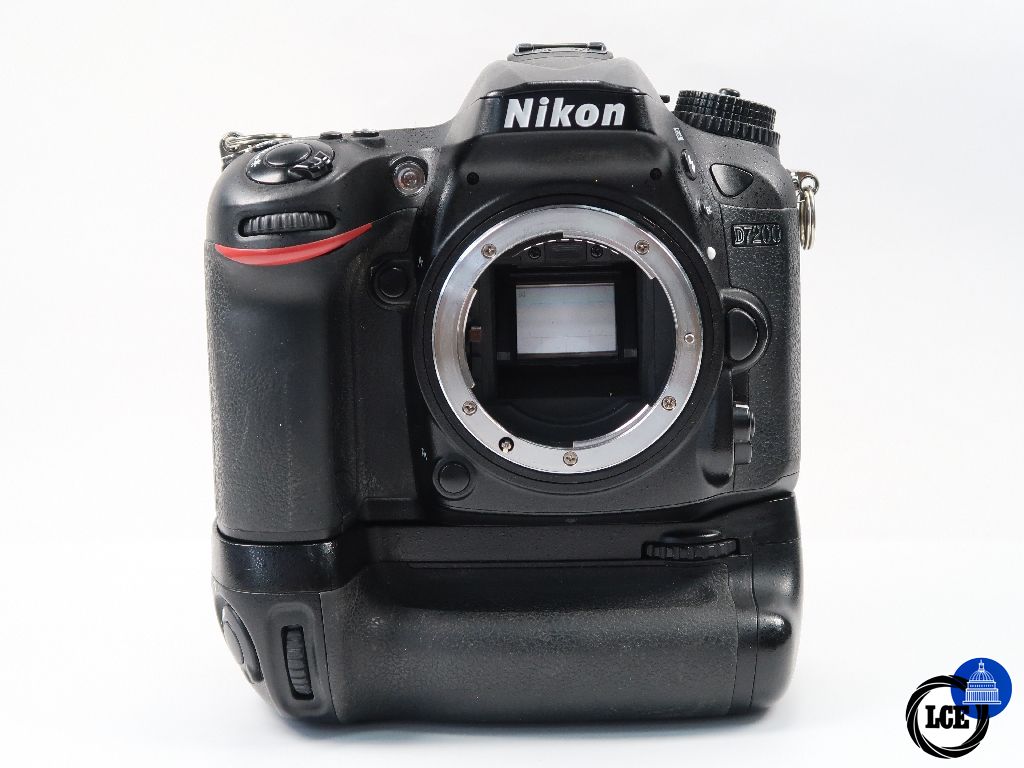 Nikon D7200 with MB-D15  25k sc
