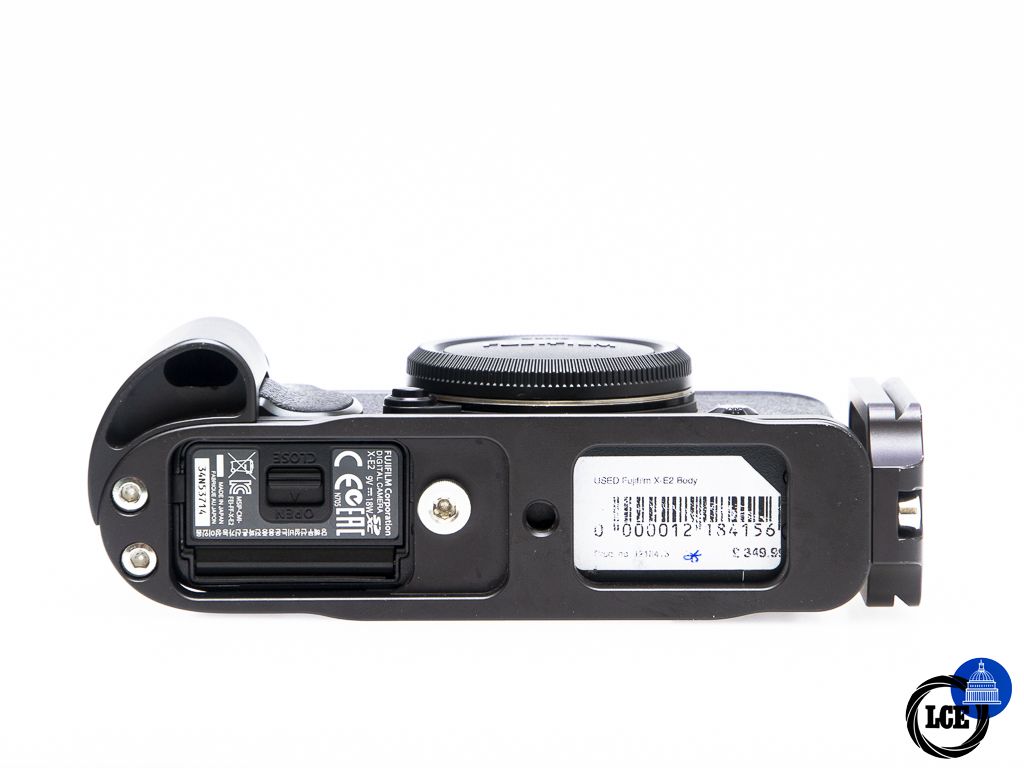 FujiFilm X-E2 + L-Bracket Grip