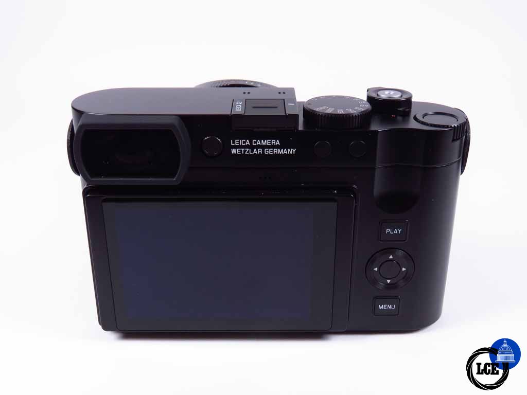 Leica Q3 outfit