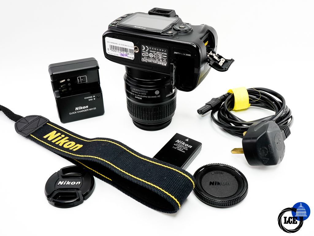 Nikon D40 + AF-S 18-55mm ED II DX