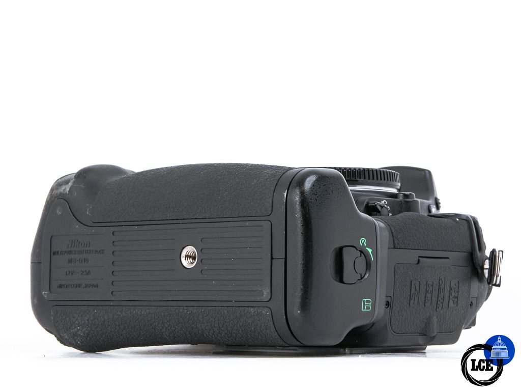 Nikon D300 + MB-D10 **9k Shutter Count**