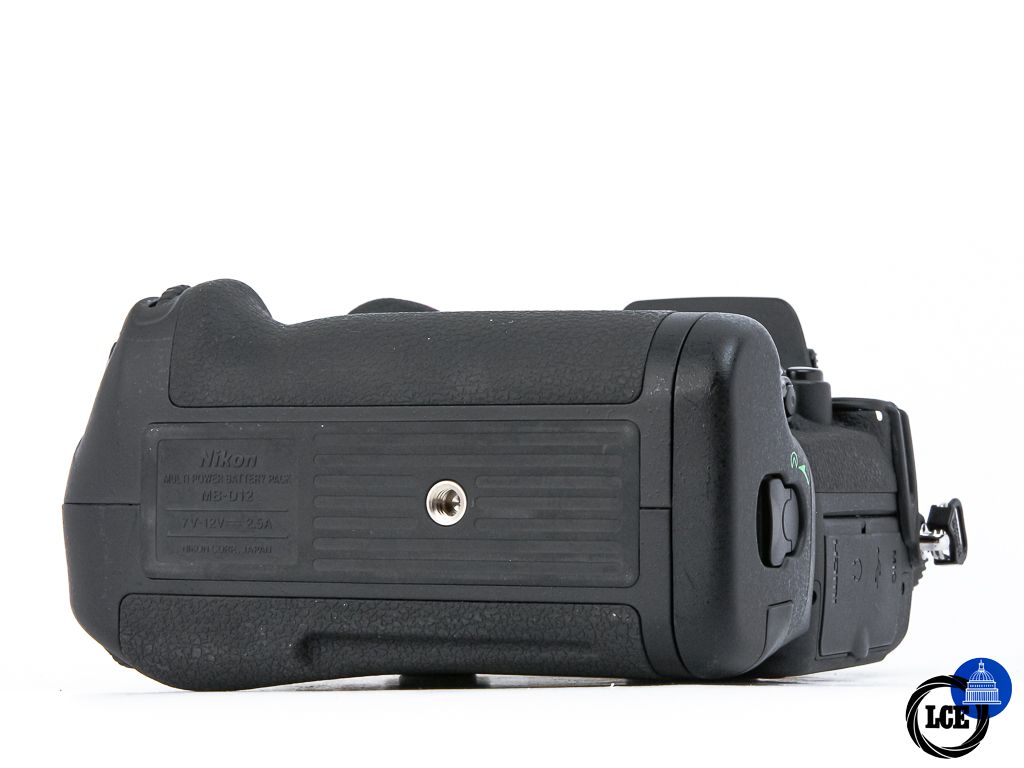 Nikon D800 + MB-D12 **<1k Shutter Count**