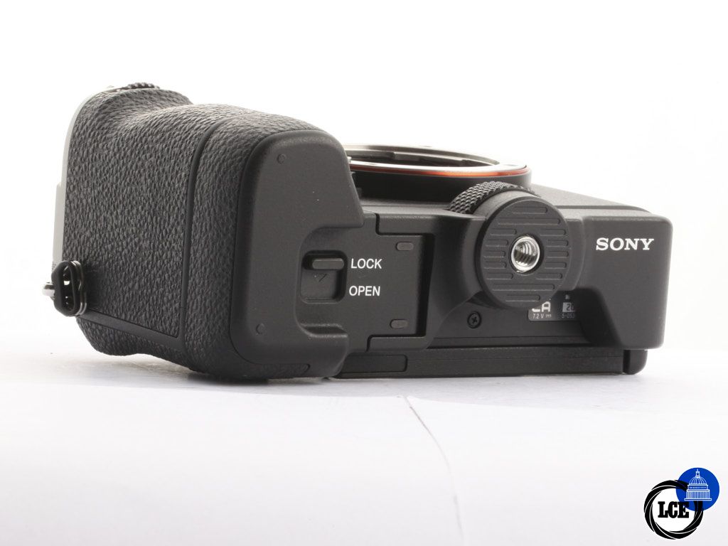 Sony A7CR Body + Grip  [4*] | 10115910
