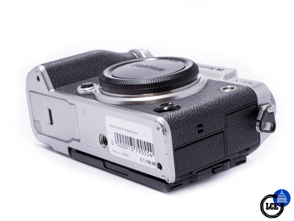 FujiFilm X-T5 Body Silver + Dual Battery Charger *Boxed*