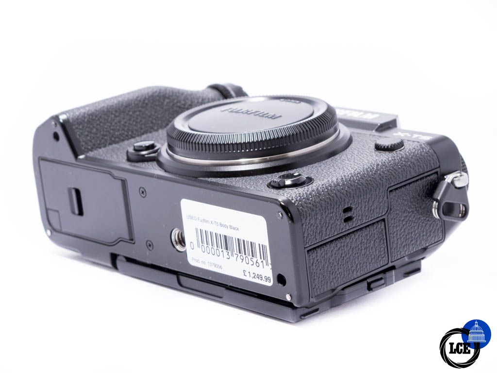 FujiFilm X-T5 Body Black *Low shutter count* *Boxed*