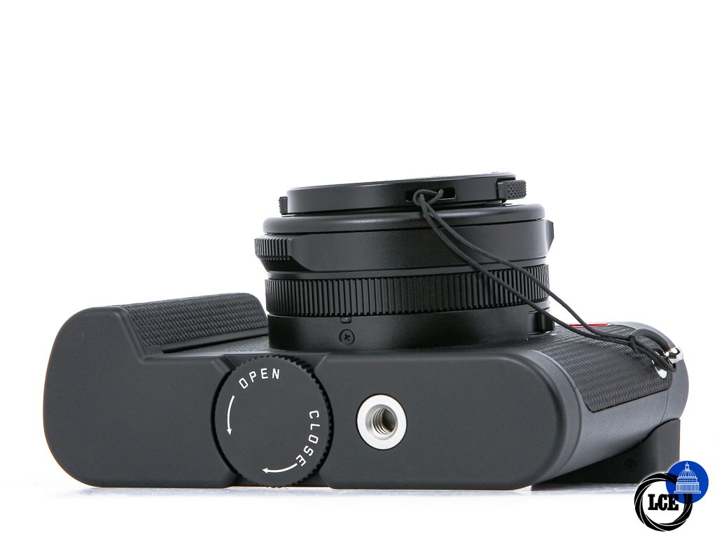 Leica D-LUX 8 + Handgrip **Boxed**